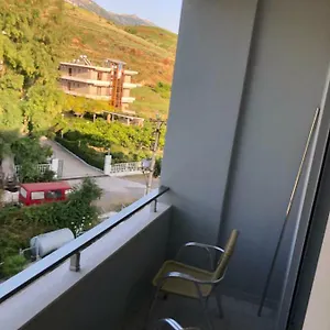 Divers Hotel Radhimë
